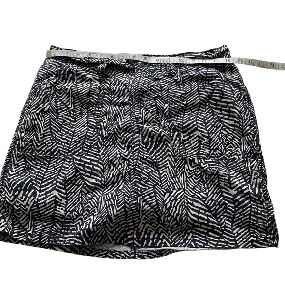 Lee woman’s skort size M black & white. Skirt and shorts in one. - Picture 6 of 8